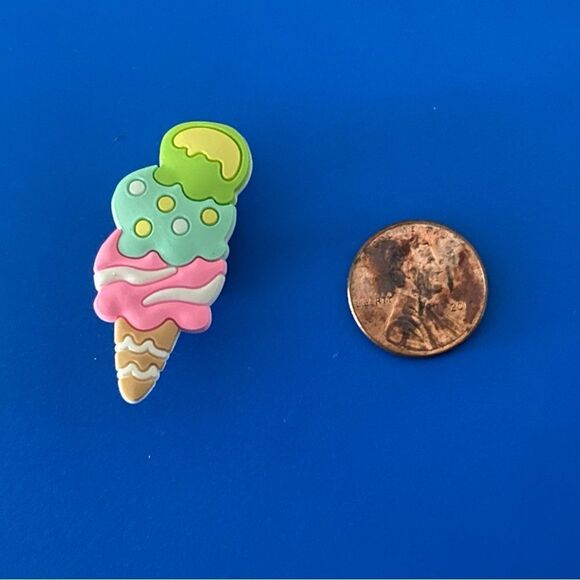 🚨 5/$10 Shoe Charms Croc Jibbitz - 3 Scoop Ice Cream Cone - (or 10/$15) - Picture 1 of 3